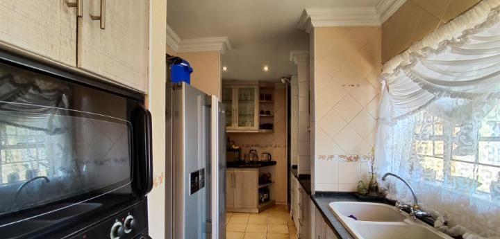 5 Bedroom Property for Sale in Roodekop Gauteng