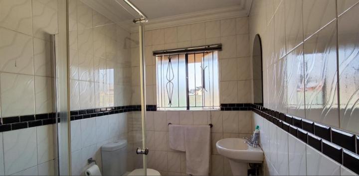 5 Bedroom Property for Sale in Roodekop Gauteng