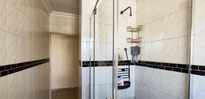 5 Bedroom Property for Sale in Roodekop Gauteng