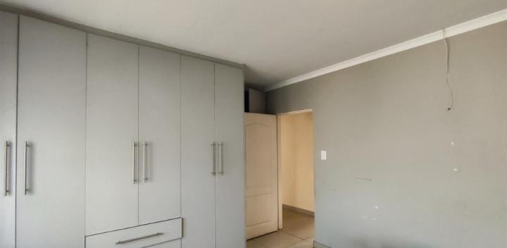 5 Bedroom Property for Sale in Roodekop Gauteng