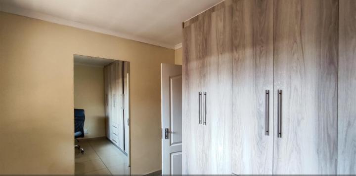 5 Bedroom Property for Sale in Roodekop Gauteng