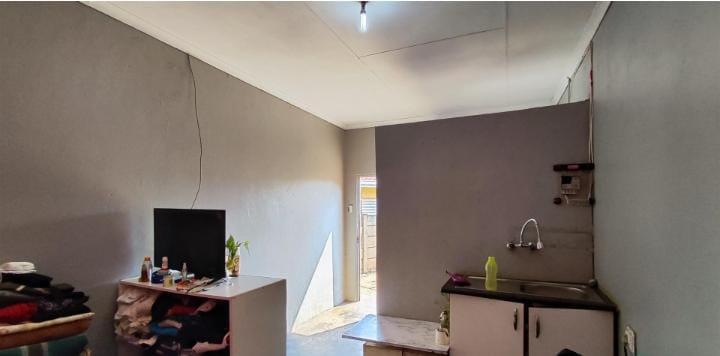 5 Bedroom Property for Sale in Roodekop Gauteng