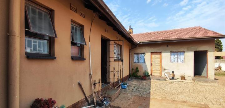 5 Bedroom Property for Sale in Roodekop Gauteng
