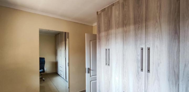 5 Bedroom Property for Sale in Roodekop Gauteng