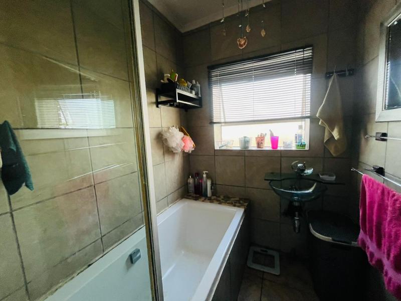 2 Bedroom Property for Sale in Marlands Gauteng