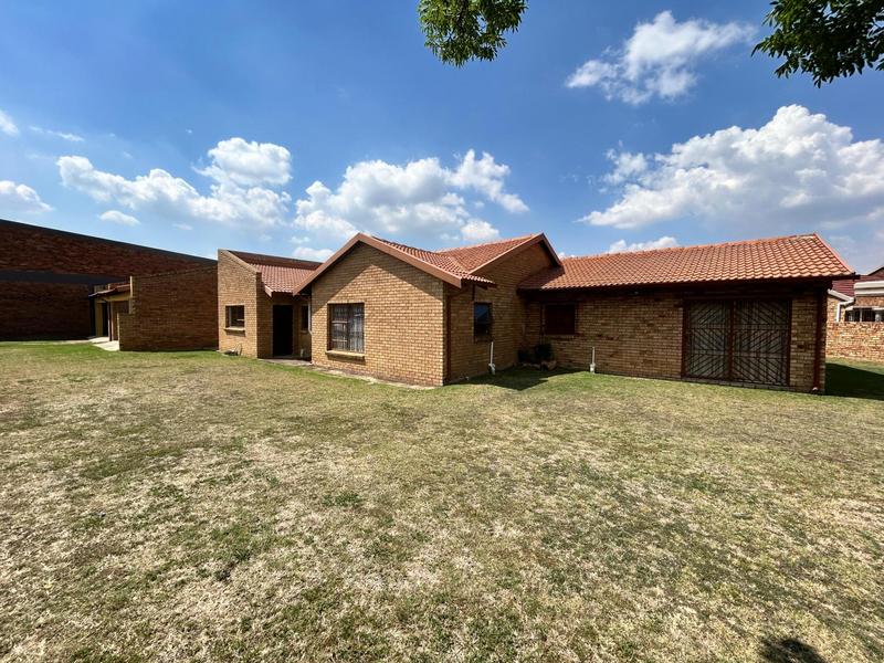 3 Bedroom Property for Sale in Dunnottar Gauteng