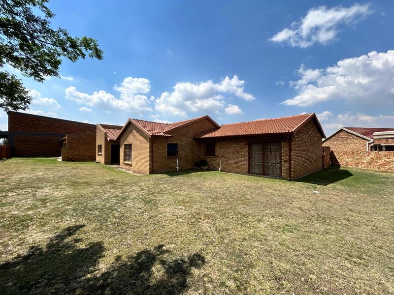 3 Bedroom Property for Sale in Dunnottar Gauteng