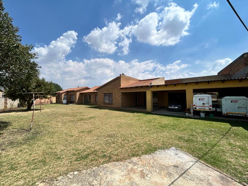3 Bedroom Property for Sale in Dunnottar Gauteng