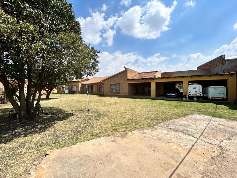 3 Bedroom Property for Sale in Dunnottar Gauteng
