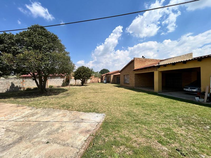 3 Bedroom Property for Sale in Dunnottar Gauteng