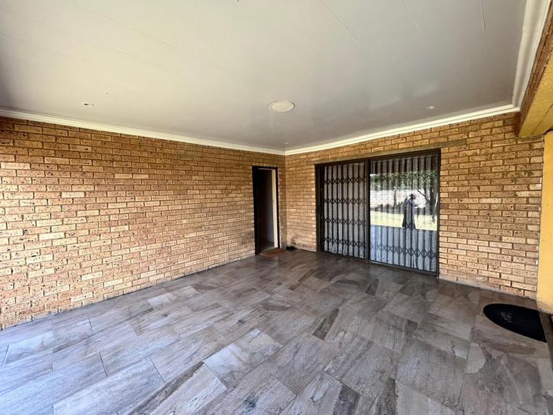 3 Bedroom Property for Sale in Dunnottar Gauteng