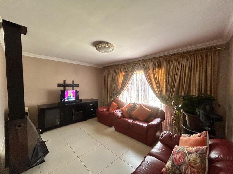 3 Bedroom Property for Sale in Dunnottar Gauteng