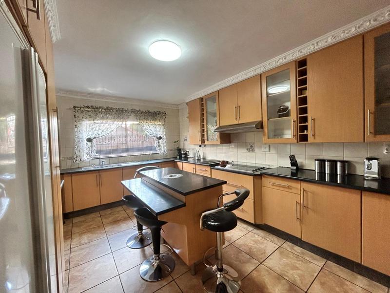 3 Bedroom Property for Sale in Dunnottar Gauteng