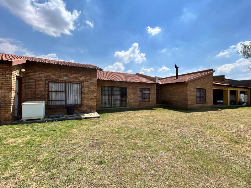 3 Bedroom Property for Sale in Dunnottar Gauteng