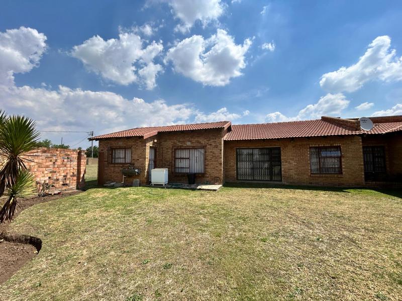 3 Bedroom Property for Sale in Dunnottar Gauteng