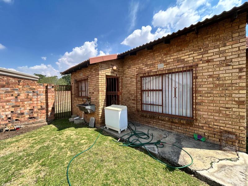 3 Bedroom Property for Sale in Dunnottar Gauteng