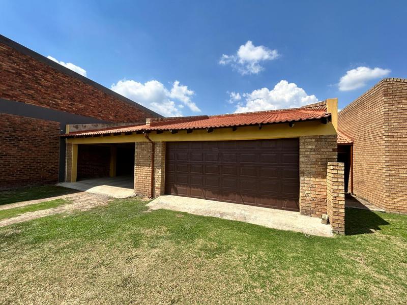 3 Bedroom Property for Sale in Dunnottar Gauteng