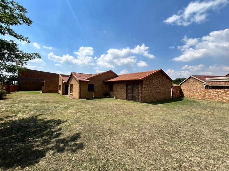 3 Bedroom Property for Sale in Dunnottar Gauteng