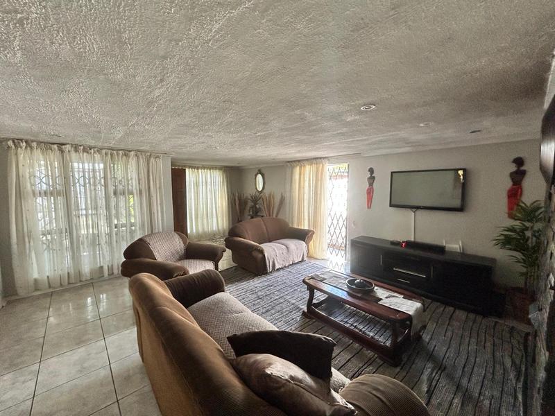 4 Bedroom Property for Sale in Crown Gardens Gauteng