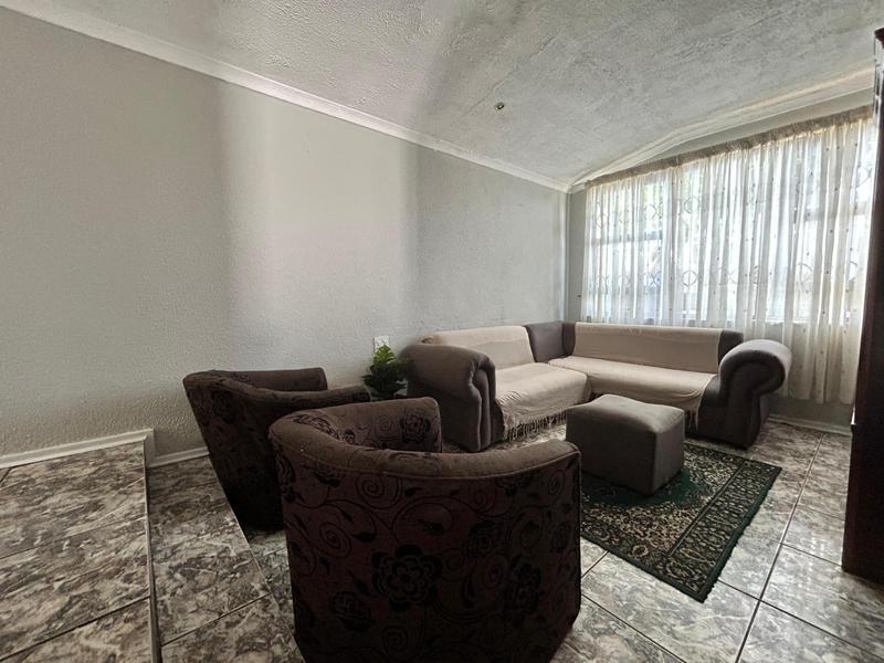 4 Bedroom Property for Sale in Crown Gardens Gauteng