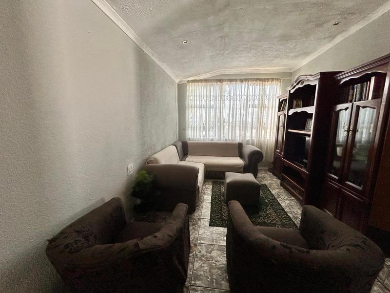 4 Bedroom Property for Sale in Crown Gardens Gauteng