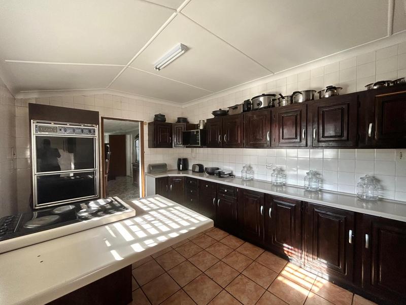 4 Bedroom Property for Sale in Crown Gardens Gauteng
