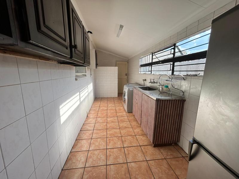 4 Bedroom Property for Sale in Crown Gardens Gauteng
