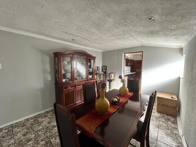 4 Bedroom Property for Sale in Crown Gardens Gauteng