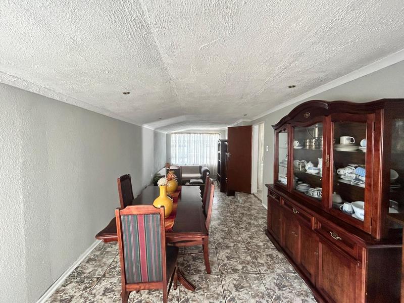 4 Bedroom Property for Sale in Crown Gardens Gauteng