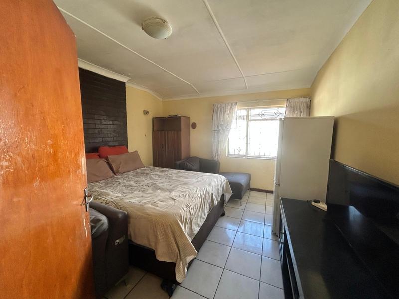 4 Bedroom Property for Sale in Crown Gardens Gauteng