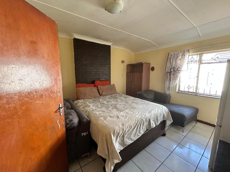 4 Bedroom Property for Sale in Crown Gardens Gauteng