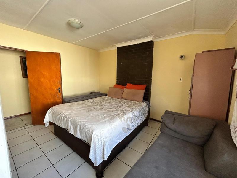 4 Bedroom Property for Sale in Crown Gardens Gauteng