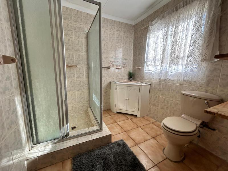 4 Bedroom Property for Sale in Crown Gardens Gauteng