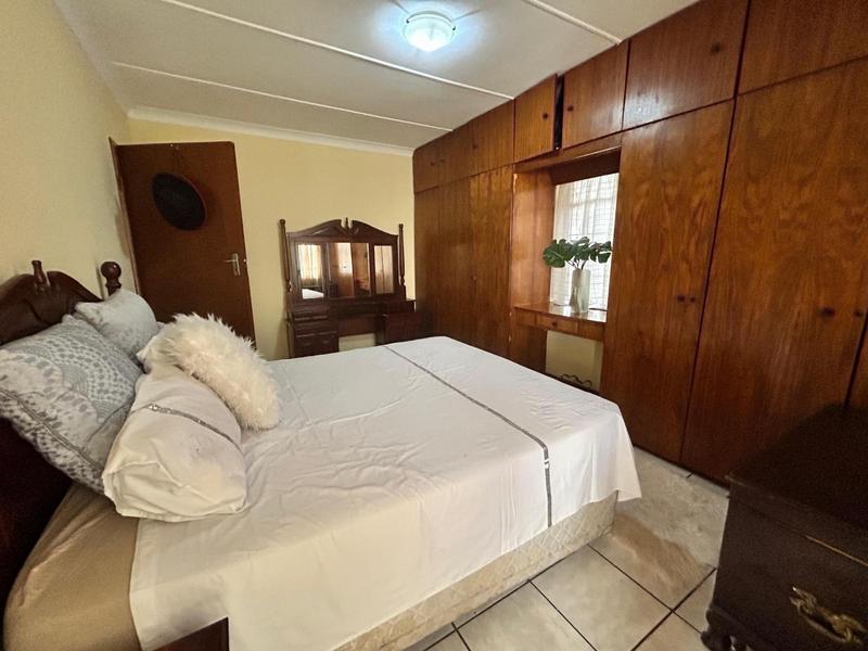 4 Bedroom Property for Sale in Crown Gardens Gauteng