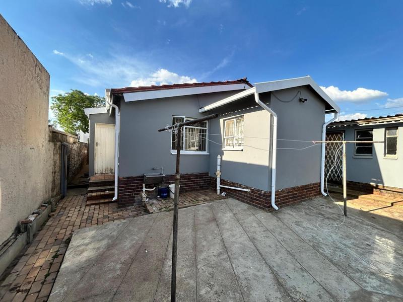 4 Bedroom Property for Sale in Crown Gardens Gauteng
