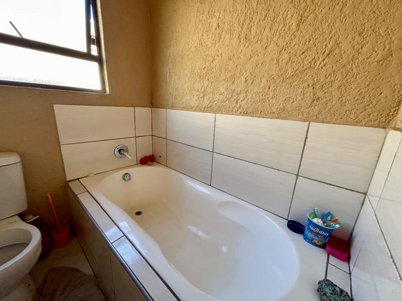 6 Bedroom Property for Sale in Vanderbijlpark Cw 6 Gauteng