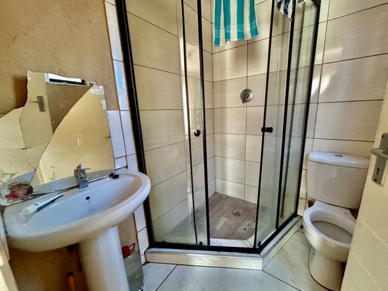 6 Bedroom Property for Sale in Vanderbijlpark Cw 6 Gauteng