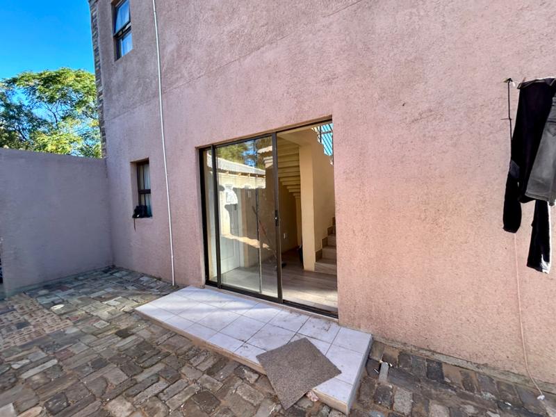 6 Bedroom Property for Sale in Vanderbijlpark Cw 6 Gauteng