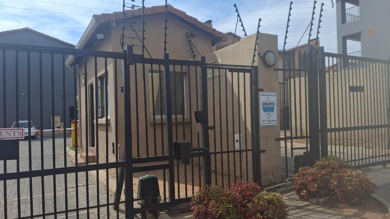 2 Bedroom Property for Sale in Towerby Gauteng