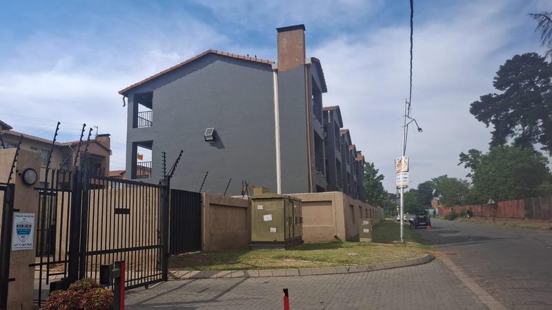 2 Bedroom Property for Sale in Towerby Gauteng