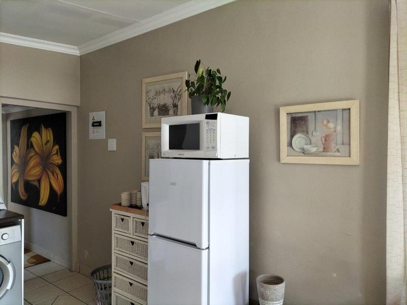 To Let 1 Bedroom Property for Rent in Edenvale Central Gauteng