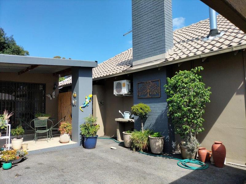 To Let 1 Bedroom Property for Rent in Edenvale Central Gauteng