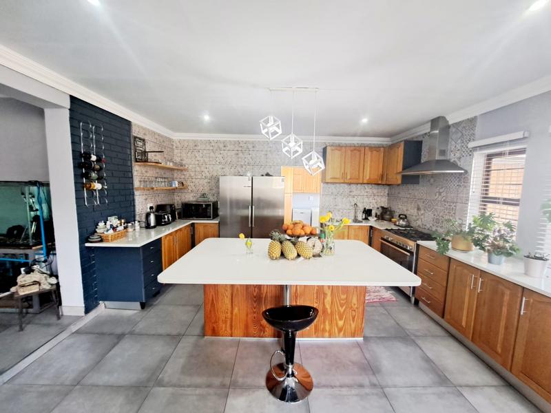 4 Bedroom Property for Sale in Heuweloord Gauteng