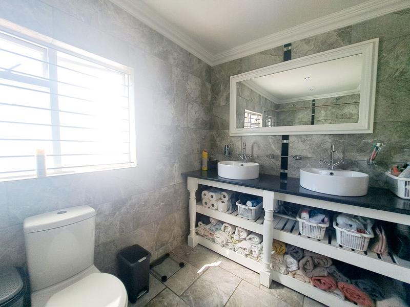 4 Bedroom Property for Sale in Heuweloord Gauteng