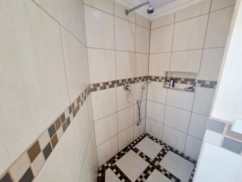 4 Bedroom Property for Sale in Heuweloord Gauteng