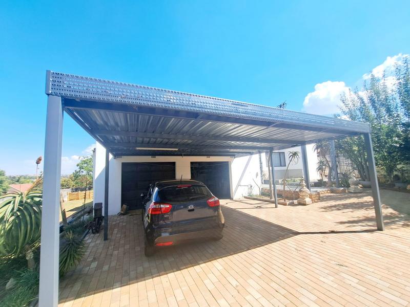 4 Bedroom Property for Sale in Heuweloord Gauteng
