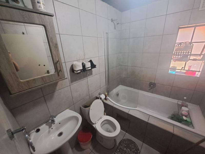 2 Bedroom Property for Sale in Heuweloord Gauteng