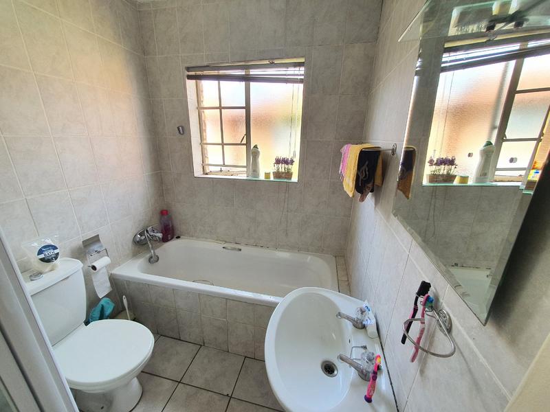 2 Bedroom Property for Sale in Annlin Gauteng