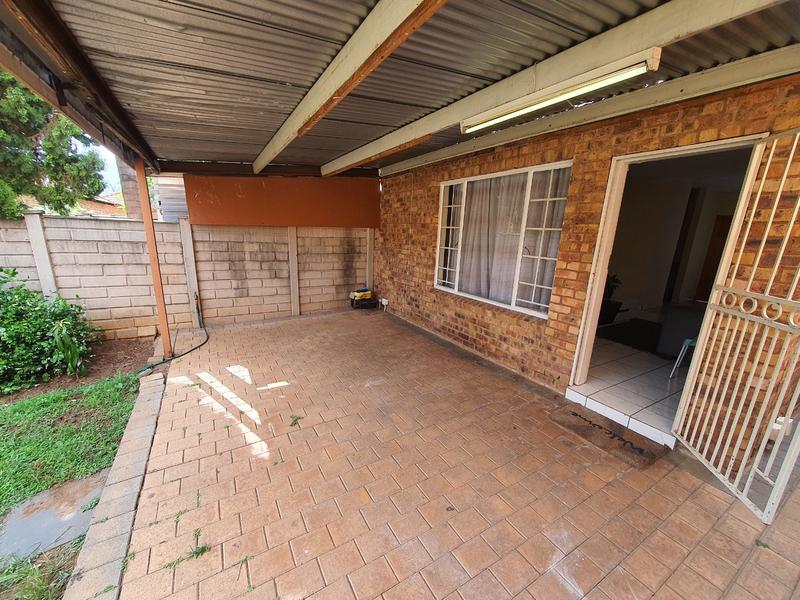 2 Bedroom Property for Sale in Annlin Gauteng