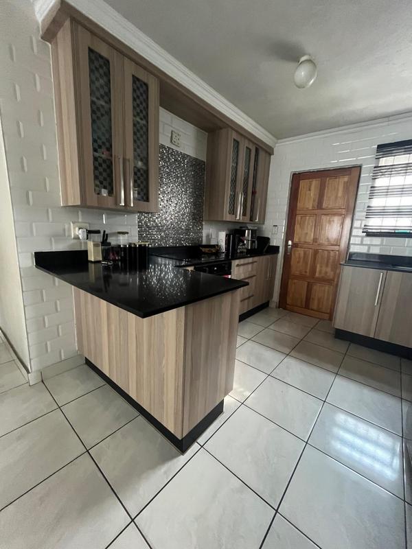 2 Bedroom Property for Sale in Windmill Park Gauteng
